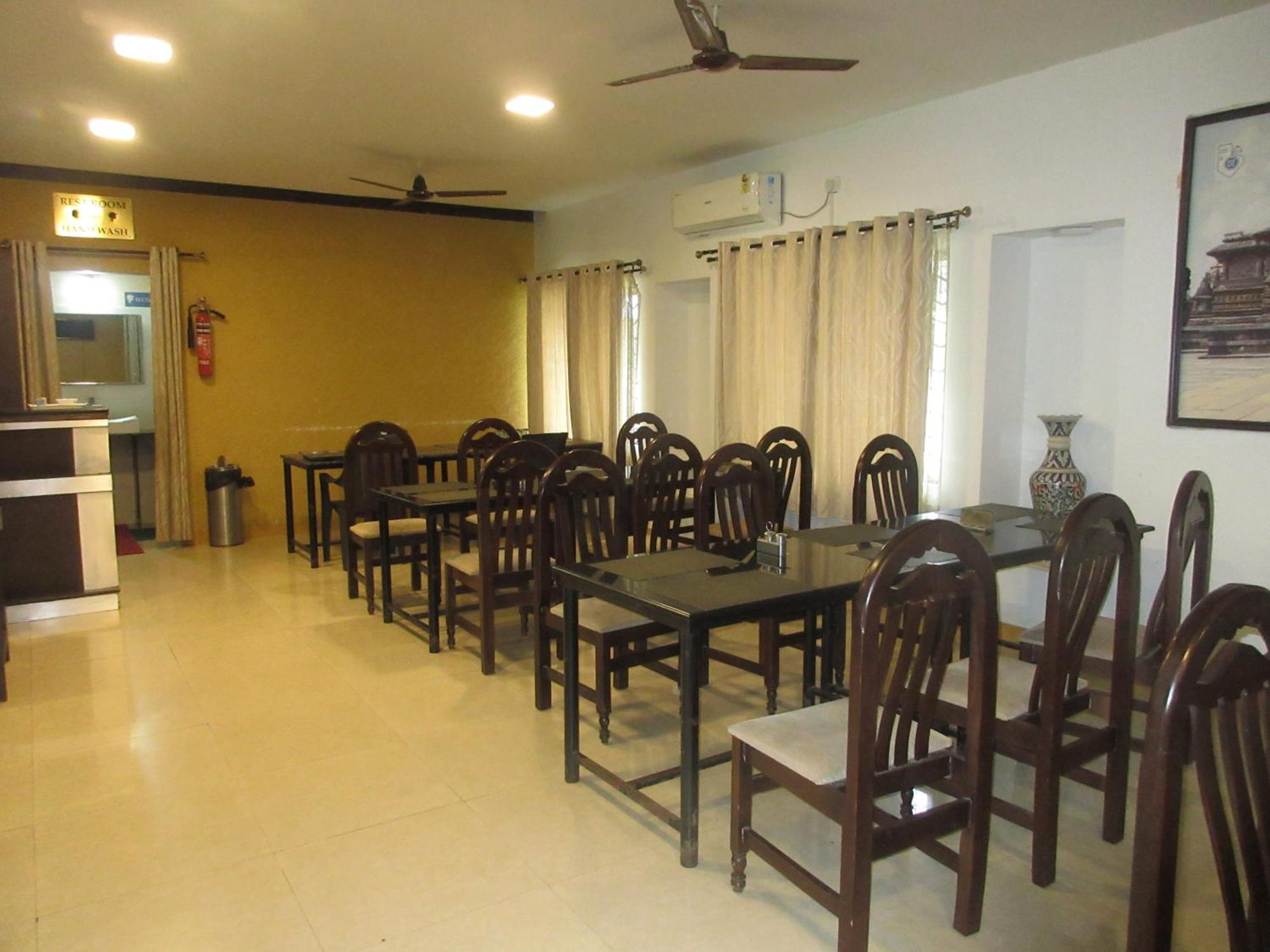 Kstdc Hotel Mayura Velapuri Belur Belur  Extérieur photo